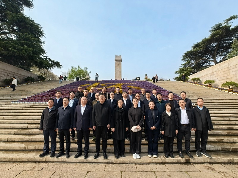 第73期高校中青班江苏调研团 在雨花台开展主题党日活动